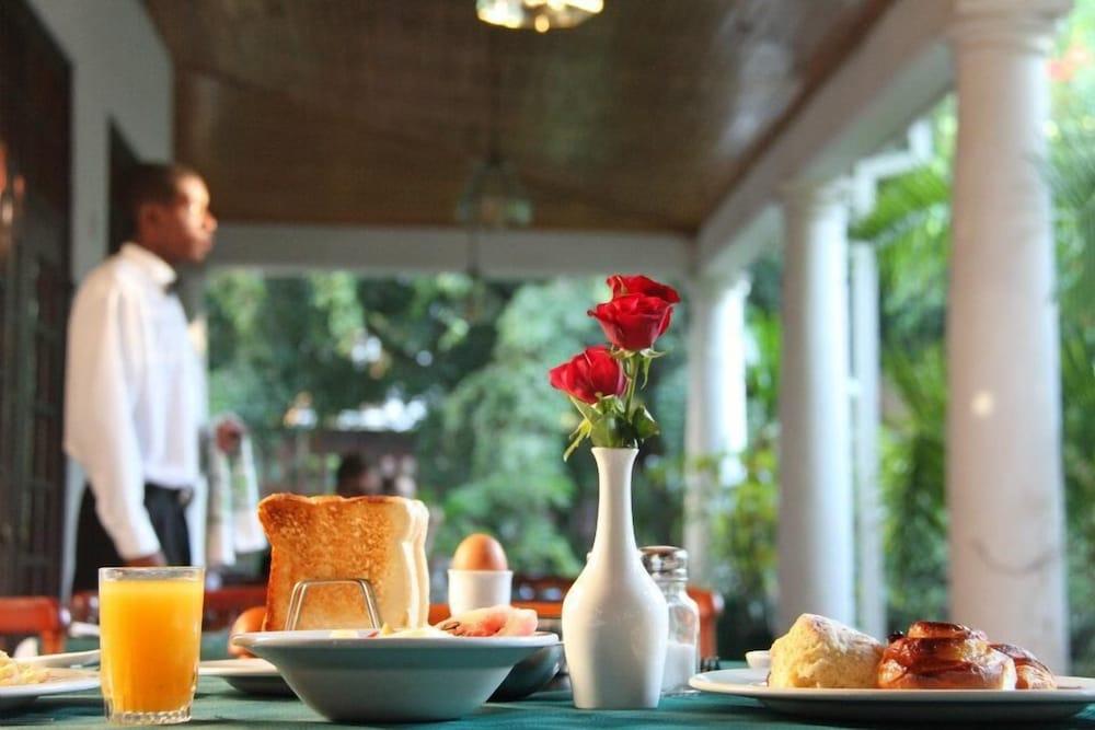 Bronte Hotel Harare Eksteriør bilde